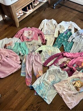 HUGE Disney Frozen Girls' Pajama Lot hannaandersson, H&M, Disney